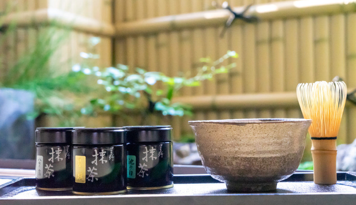 星野製茶園の抹茶と和室
