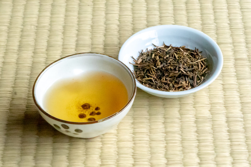 土佐茶の特上ほうじ茶と茶葉